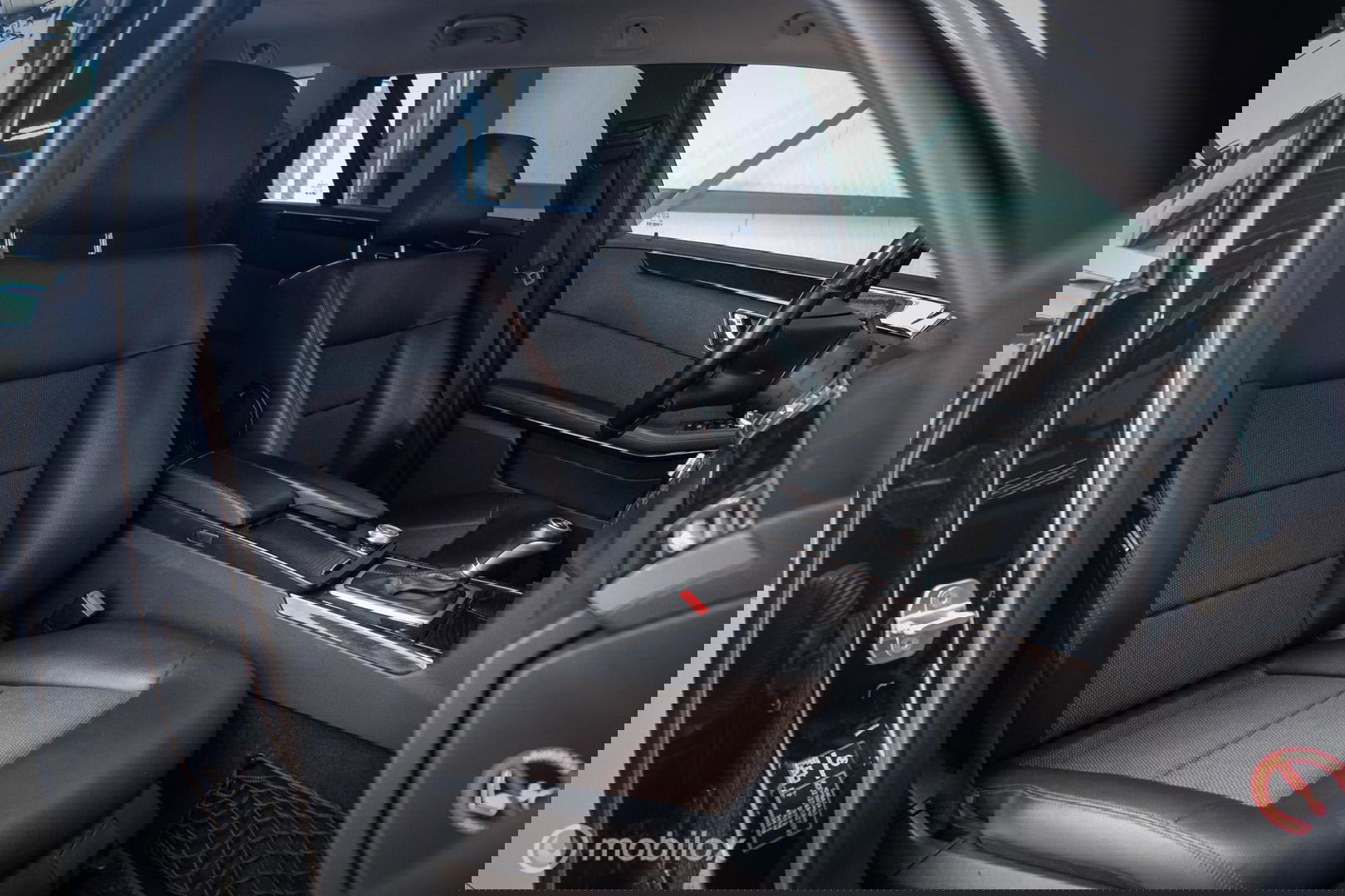 Mercedes-Benz E-Klasse Estate 200 CGI AMG | led | Trekhaak | Ketting moet vervangen worden |