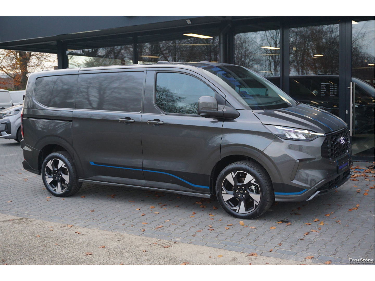 Ford Transit Custom 320S 170PK Sport AUT AWD BPM VRIJ!! ACC, Trekhaak, 360° Cam, 19" LM, 2x Elek. Schuifdeur!! NR. DJ01*