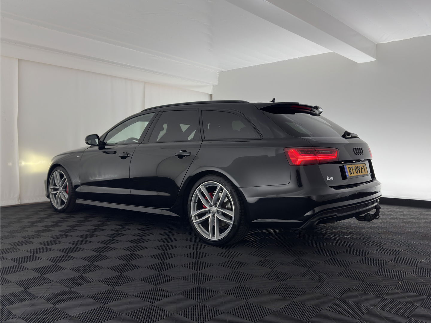 Audi A6 Avant 3.0 TDI BITurbo Quattro S-Line Competition Aut *LUXURY-LEATHER | FULL-LED | BOSE-SURROUND | KEYLESS | CAMERA | NAVI-FULLMAP | HEATED-SPORTSEATS | KEYLESS | SHIFT-PADDLES | DRIVE-SELECT | LANE-ASSIST | CRUISE | PDC | PRIVACY-GLASS | TO