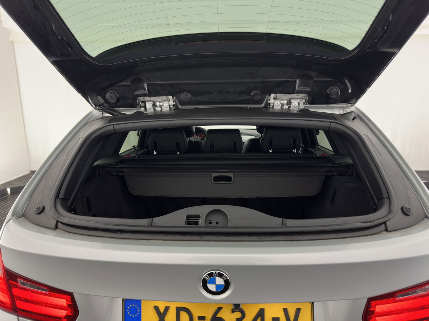 BMW 3 Serie Touring 330d xDrive M-Aerodynamica-Pack High-Executive Aut * LUXURY-LEATHER | NAVI-FULLMAP | XENON | HEATED-SPORTSEATS | SHIFT-PADDLES | PDC | PRIVACY-GLASS | KEYLESS | CAMERA | TOWBAR | 18''ALU*