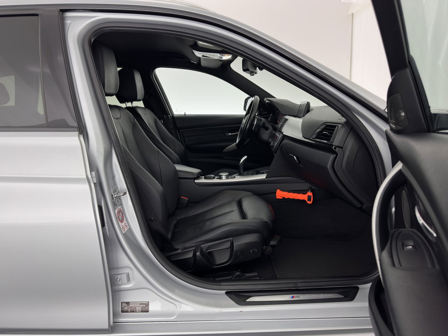 BMW 3 Serie Touring 330d xDrive M-Aerodynamica-Pack High-Executive Aut * LUXURY-LEATHER | NAVI-FULLMAP | XENON | HEATED-SPORTSEATS | SHIFT-PADDLES | PDC | PRIVACY-GLASS | KEYLESS | CAMERA | TOWBAR | 18''ALU*