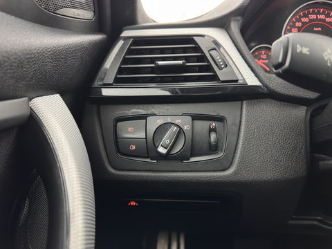 BMW 3 Serie Touring 330d xDrive M-Aerodynamica-Pack High-Executive Aut * LUXURY-LEATHER | NAVI-FULLMAP | XENON | HEATED-SPORTSEATS | SHIFT-PADDLES | PDC | PRIVACY-GLASS | KEYLESS | CAMERA | TOWBAR | 18''ALU*