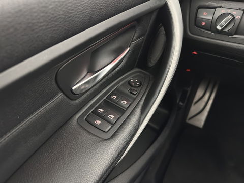 BMW 3 Serie Touring 330d xDrive M-Aerodynamica-Pack High-Executive Aut * LUXURY-LEATHER | NAVI-FULLMAP | XENON | HEATED-SPORTSEATS | SHIFT-PADDLES | PDC | PRIVACY-GLASS | KEYLESS | CAMERA | TOWBAR | 18''ALU*