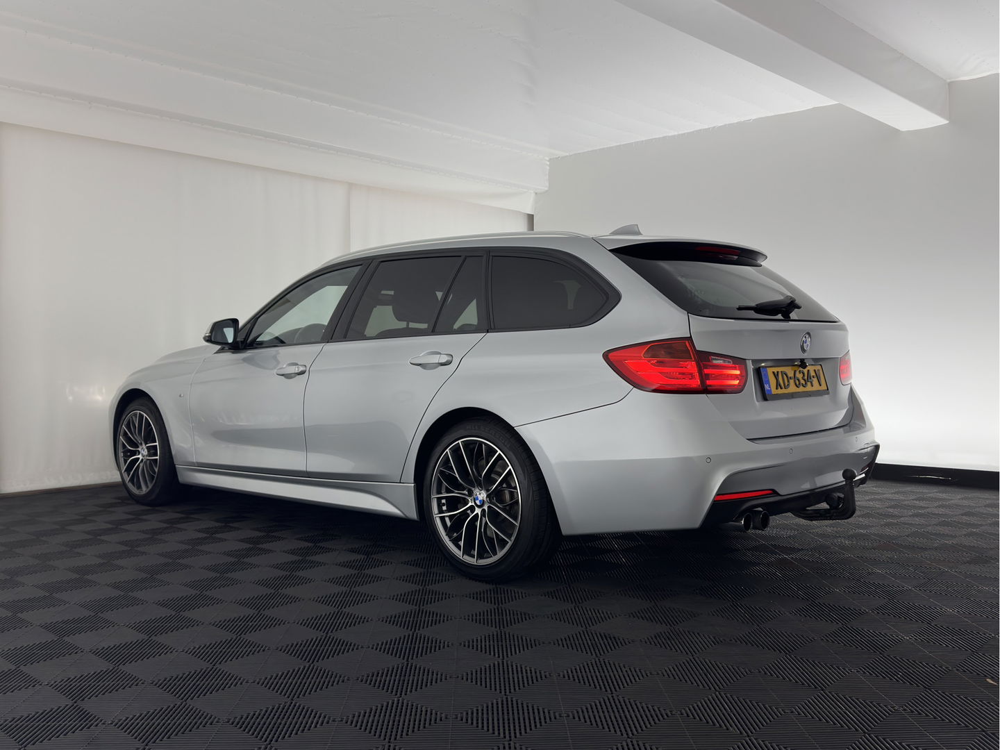 BMW 3 Serie Touring 330d xDrive M-Aerodynamica-Pack High-Executive Aut * LUXURY-LEATHER | NAVI-FULLMAP | XENON | HEATED-SPORTSEATS | SHIFT-PADDLES | PDC | PRIVACY-GLASS | KEYLESS | CAMERA | TOWBAR | 18''ALU*