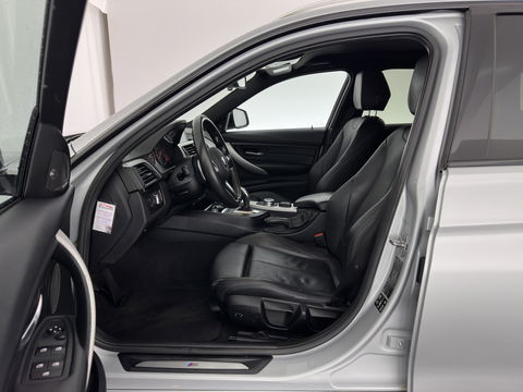 BMW 3 Serie Touring 330d xDrive M-Aerodynamica-Pack High-Executive Aut * LUXURY-LEATHER | NAVI-FULLMAP | XENON | HEATED-SPORTSEATS | SHIFT-PADDLES | PDC | PRIVACY-GLASS | KEYLESS | CAMERA | TOWBAR | 18''ALU*