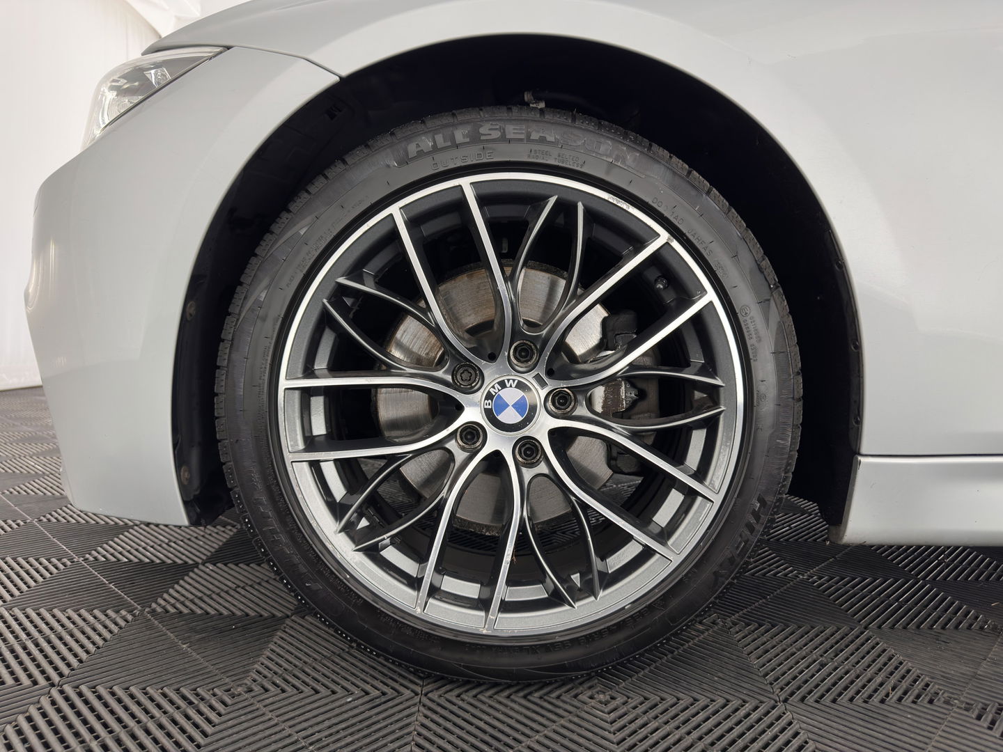 BMW 3 Serie Touring 330d xDrive M-Aerodynamica-Pack High-Executive Aut * LUXURY-LEATHER | NAVI-FULLMAP | XENON | HEATED-SPORTSEATS | SHIFT-PADDLES | PDC | PRIVACY-GLASS | KEYLESS | CAMERA | TOWBAR | 18''ALU*