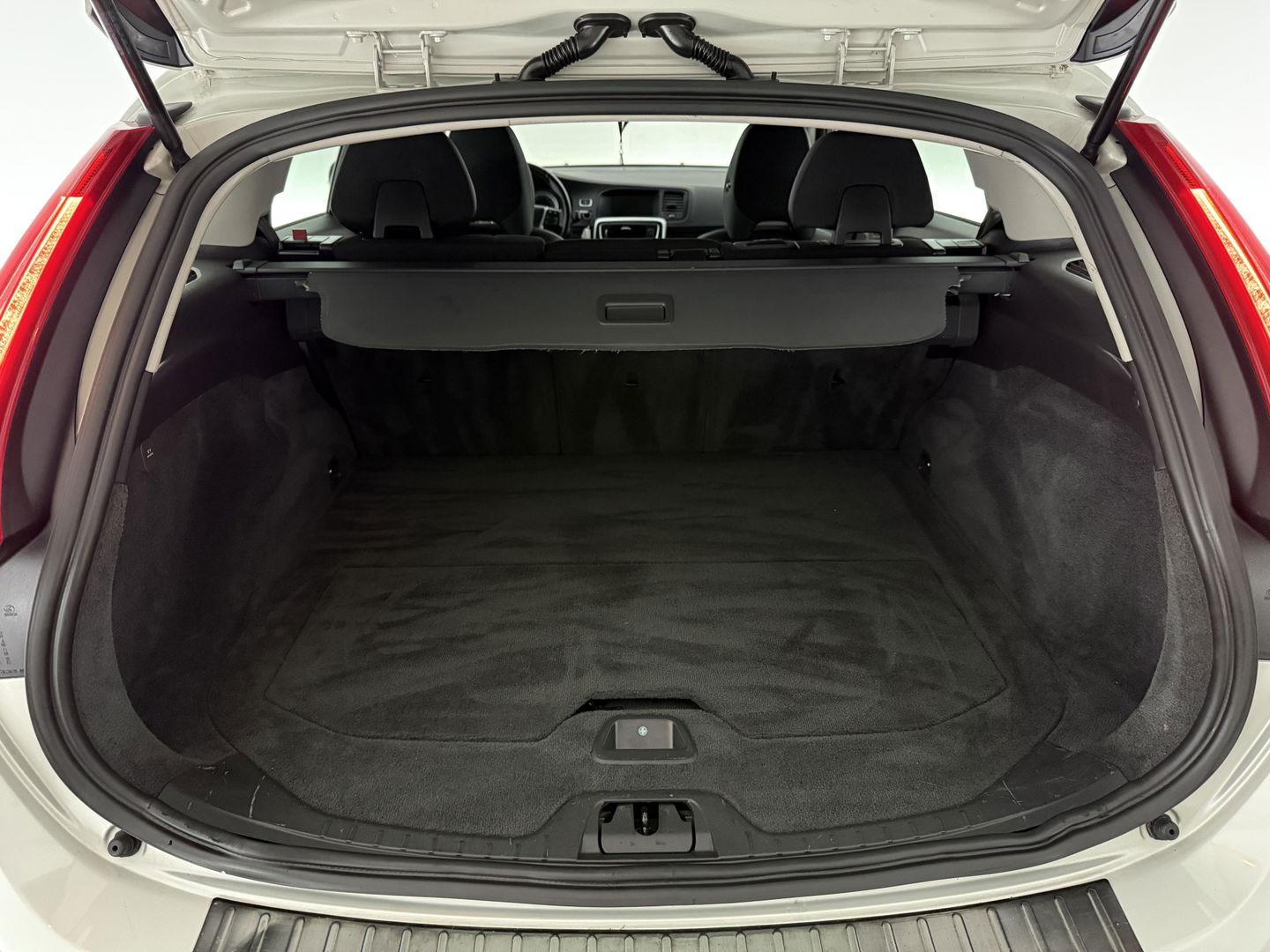 Volvo V60 1.6 T3 Momentum NIEUWE APK | Cruise | Navigatie | Parkeersens | Clima | NAP