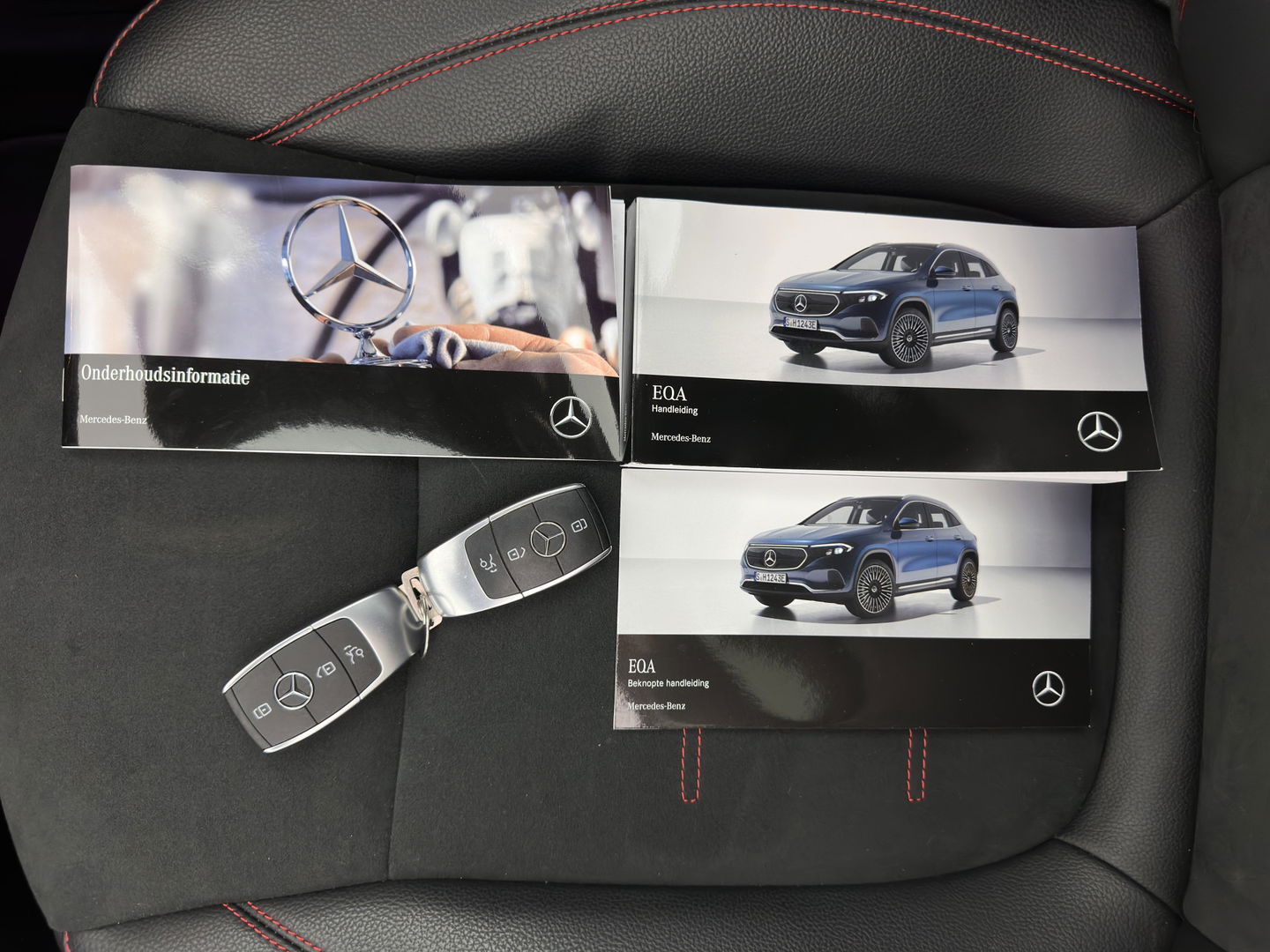 Mercedes-Benz EQA 250 Business Solution AMG 67 kWh [ 3-Fase ] { SOH-98% } (INCL-BTW) *AUT | PANO | NAVI-FULLMAP | LEATHER-MICORFIBRE | AMBIENT-LIGHT | KEYLESS | LANE-ASSIST | DYNAMIC-SELECT | PRIVACY-GLASS | DAB | CAMERA | DIGI-COCKPIT | HEATED-SPORTSEAT | CRUISE |