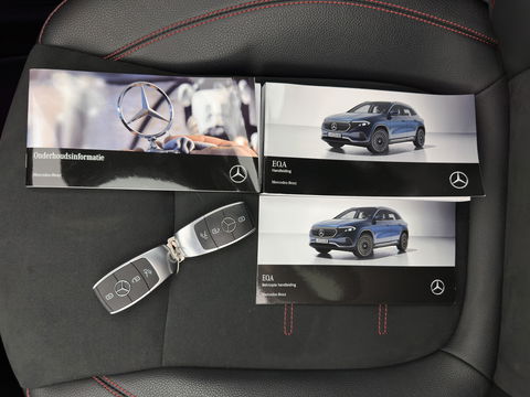 Mercedes-Benz EQA 250 Business Solution AMG 67 kWh [ 3-Fase ] { SOH-98% } (INCL-BTW) *AUT | PANO | NAVI-FULLMAP | LEATHER-MICORFIBRE | AMBIENT-LIGHT | KEYLESS | LANE-ASSIST | DYNAMIC-SELECT | PRIVACY-GLASS | DAB | CAMERA | DIGI-COCKPIT | HEATED-SPORTSEAT | CRUISE |