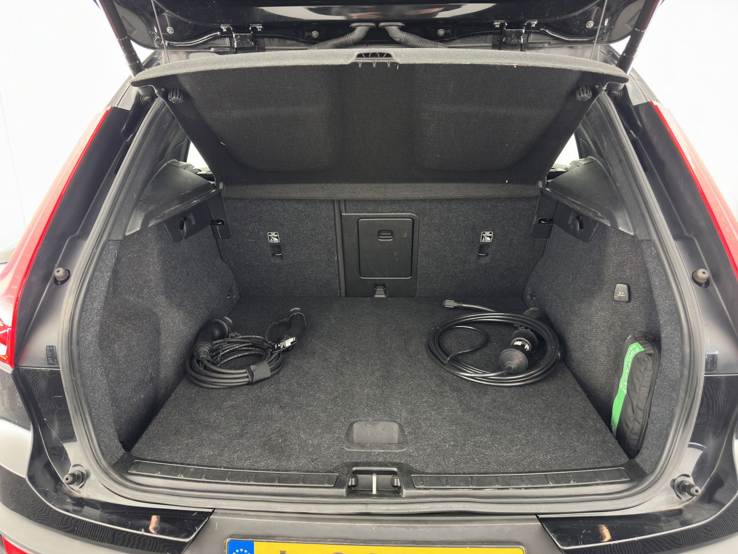 Volvo XC40 1.5 T5 Recharge Business Pro ( PLUG-IN ) (INCL-BTW) *AUT | NAVI-FULLMAP | DIGI-COCKPIT | CLIMA | KEYLESS | DAB | HEATED-SPORTSEATS | FULL-LED | ADAPTIVE-CRUISE | CAMERA | 18'' ALU*