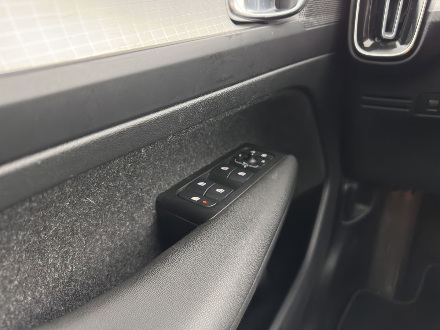 Volvo XC40 1.5 T5 Recharge Business Pro ( PLUG-IN ) (INCL-BTW) *AUT | NAVI-FULLMAP | DIGI-COCKPIT | CLIMA | KEYLESS | DAB | HEATED-SPORTSEATS | FULL-LED | ADAPTIVE-CRUISE | CAMERA | 18'' ALU*