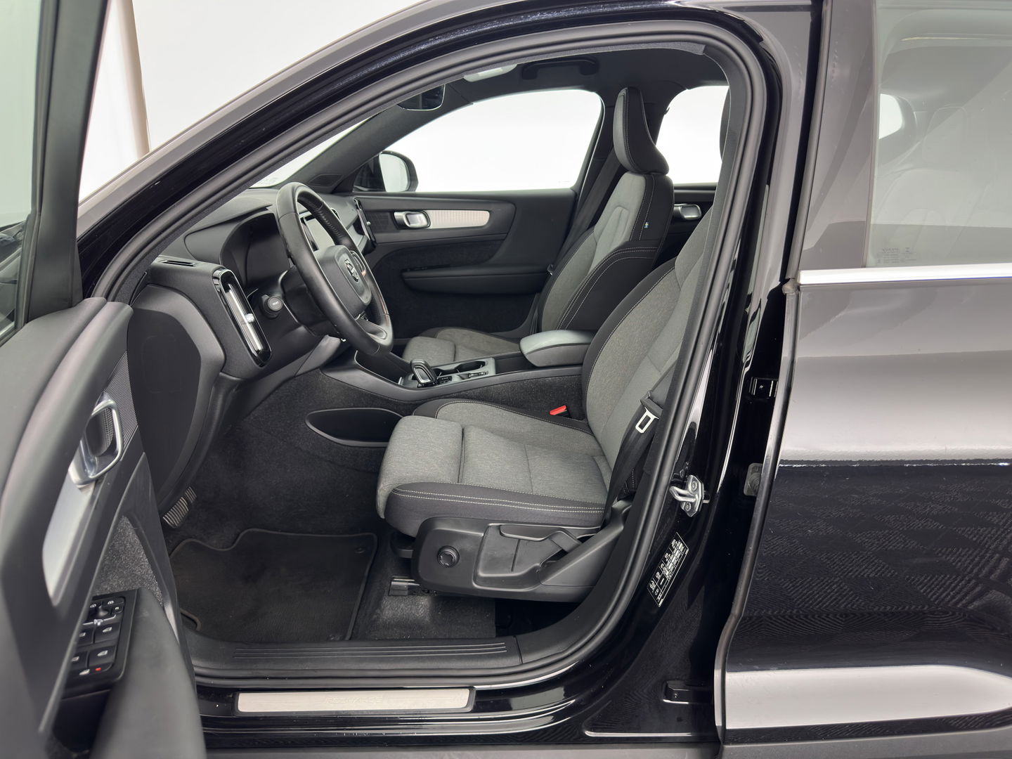 Volvo XC40 1.5 T5 Recharge Business Pro ( PLUG-IN ) (INCL-BTW) *AUT | NAVI-FULLMAP | DIGI-COCKPIT | CLIMA | KEYLESS | DAB | HEATED-SPORTSEATS | FULL-LED | ADAPTIVE-CRUISE | CAMERA | 18'' ALU*