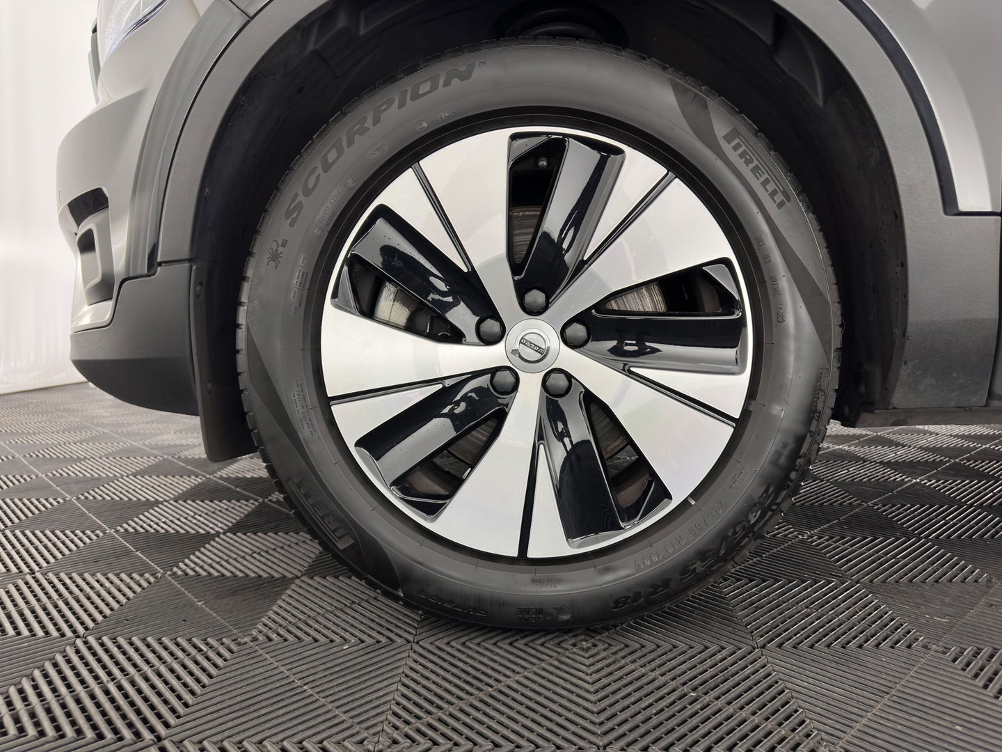 Volvo XC40 1.5 T5 Recharge Business Pro ( PLUG-IN ) (INCL-BTW) *AUT | NAVI-FULLMAP | DIGI-COCKPIT | CLIMA | KEYLESS | DAB | HEATED-SPORTSEATS | FULL-LED | ADAPTIVE-CRUISE | CAMERA | 18'' ALU*