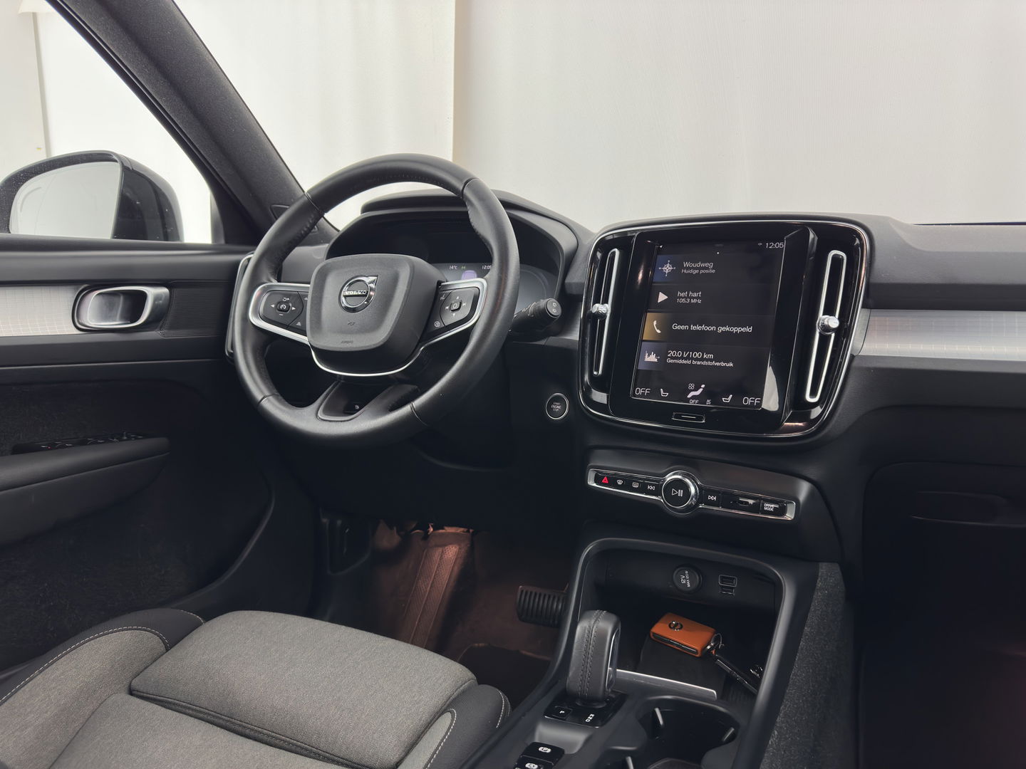 Volvo XC40 1.5 T5 Recharge Business Pro ( PLUG-IN ) (INCL-BTW) *AUT | NAVI-FULLMAP | DIGI-COCKPIT | CLIMA | KEYLESS | DAB | HEATED-SPORTSEATS | FULL-LED | ADAPTIVE-CRUISE | CAMERA | 18'' ALU*