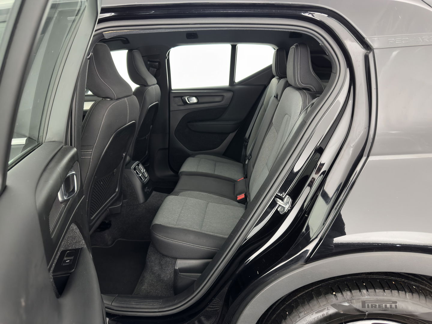 Volvo XC40 1.5 T5 Recharge Business Pro ( PLUG-IN ) (INCL-BTW) *AUT | NAVI-FULLMAP | DIGI-COCKPIT | CLIMA | KEYLESS | DAB | HEATED-SPORTSEATS | FULL-LED | ADAPTIVE-CRUISE | CAMERA | 18'' ALU*