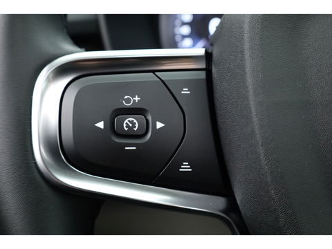 Volvo XC40 1.5 T5 Plug-in hybrid Ultimate Dark | 262 PK | Pano-dak | Leer | 20 inch | H&K Audio | Stoel + stuurverw. |