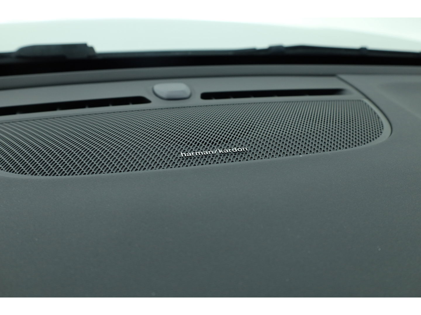 Volvo XC40 1.5 T5 Plug-in hybrid Ultimate Dark | 262 PK | Pano-dak | Leer | 20 inch | H&K Audio | Stoel + stuurverw. |