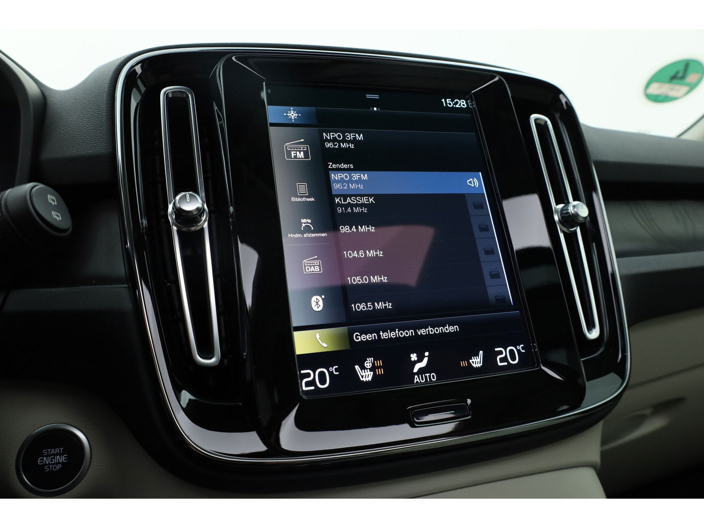 Volvo XC40 1.5 T5 Plug-in hybrid Ultimate Dark | 262 PK | Pano-dak | Leer | 20 inch | H&K Audio | Stoel + stuurverw. |