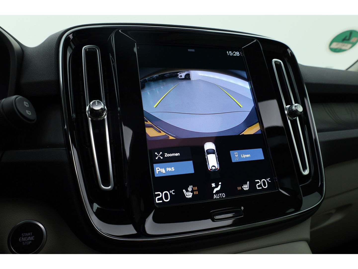 Volvo XC40 1.5 T5 Plug-in hybrid Ultimate Dark | 262 PK | Pano-dak | Leer | 20 inch | H&K Audio | Stoel + stuurverw. |