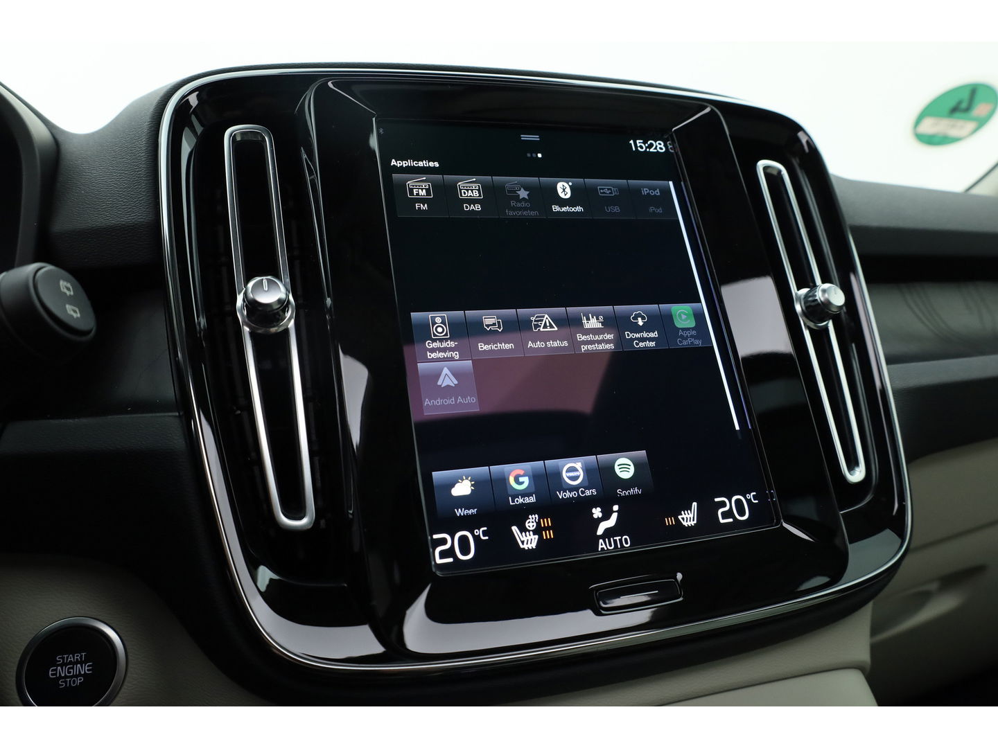 Volvo XC40 1.5 T5 Plug-in hybrid Ultimate Dark | 262 PK | Pano-dak | Leer | 20 inch | H&K Audio | Stoel + stuurverw. |