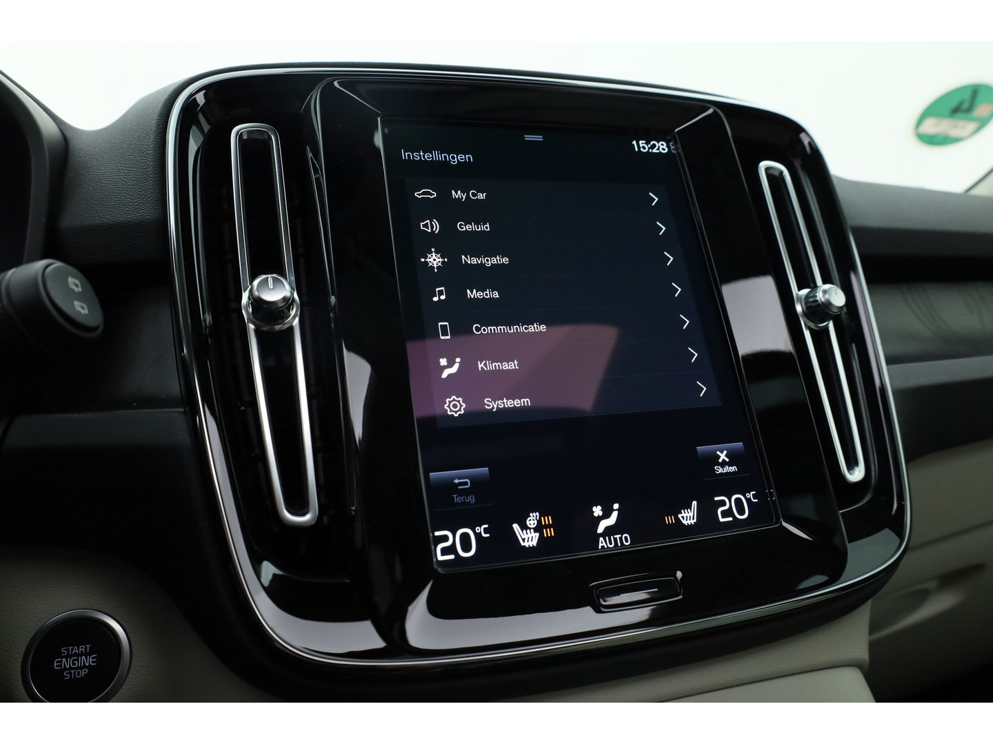 Volvo XC40 1.5 T5 Plug-in hybrid Ultimate Dark | 262 PK | Pano-dak | Leer | 20 inch | H&K Audio | Stoel + stuurverw. |