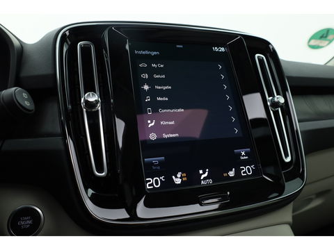 Volvo XC40 1.5 T5 Plug-in hybrid Ultimate Dark | 262 PK | Pano-dak | Leer | 20 inch | H&K Audio | Stoel + stuurverw. |
