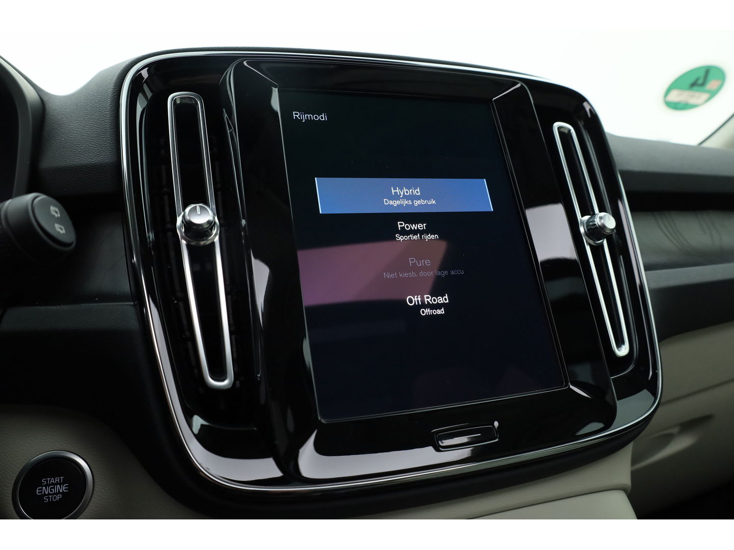 Volvo XC40 1.5 T5 Plug-in hybrid Ultimate Dark | 262 PK | Pano-dak | Leer | 20 inch | H&K Audio | Stoel + stuurverw. |