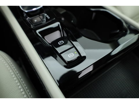 Volvo XC40 1.5 T5 Plug-in hybrid Ultimate Dark | 262 PK | Pano-dak | Leer | 20 inch | H&K Audio | Stoel + stuurverw. |