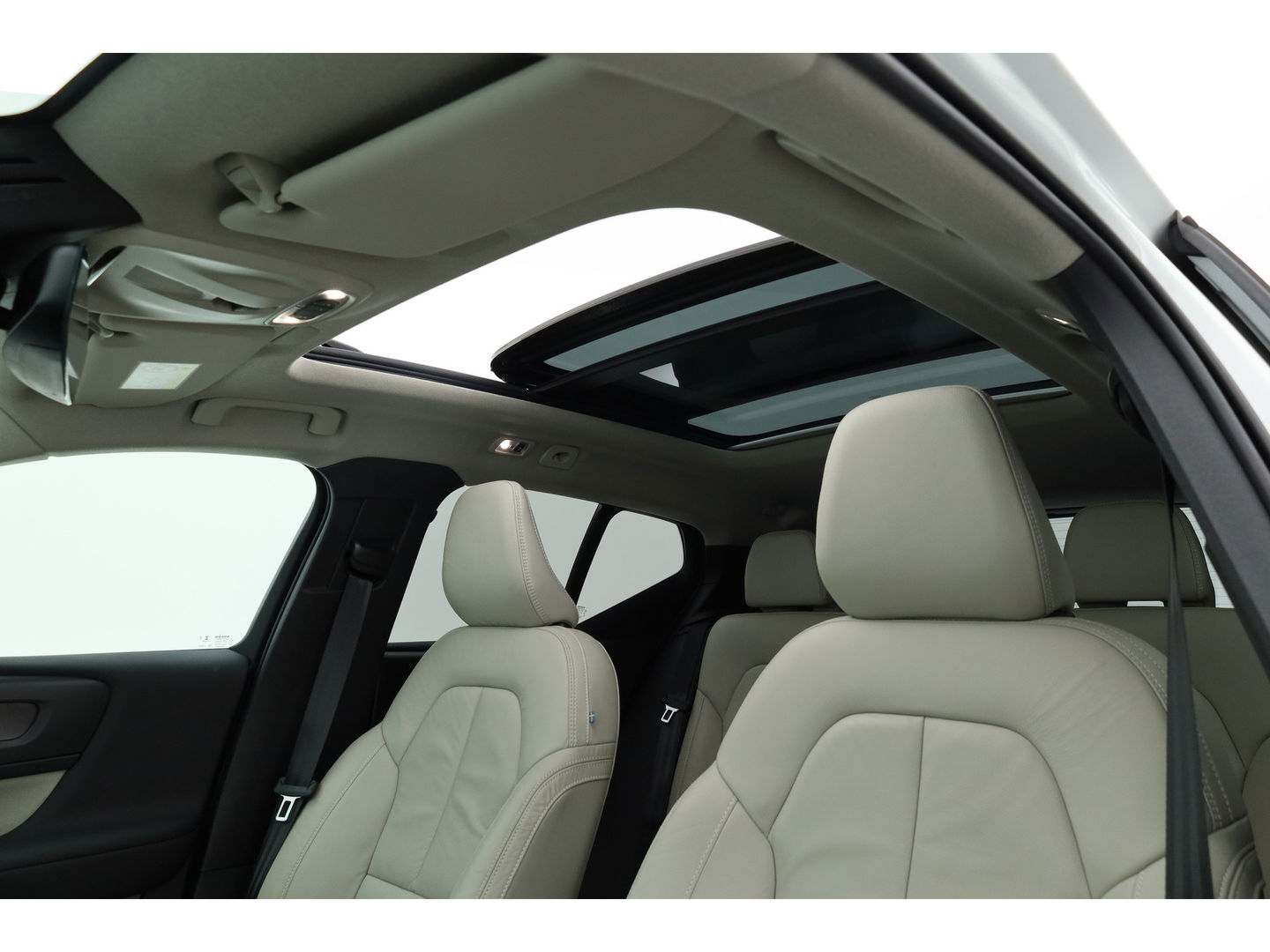 Volvo XC40 1.5 T5 Plug-in hybrid Ultimate Dark | 262 PK | Pano-dak | Leer | 20 inch | H&K Audio | Stoel + stuurverw. |