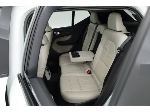 Volvo XC40 1.5 T5 Plug-in hybrid Ultimate Dark | 262 PK | Pano-dak | Leer | 20 inch | H&K Audio | Stoel + stuurverw. |