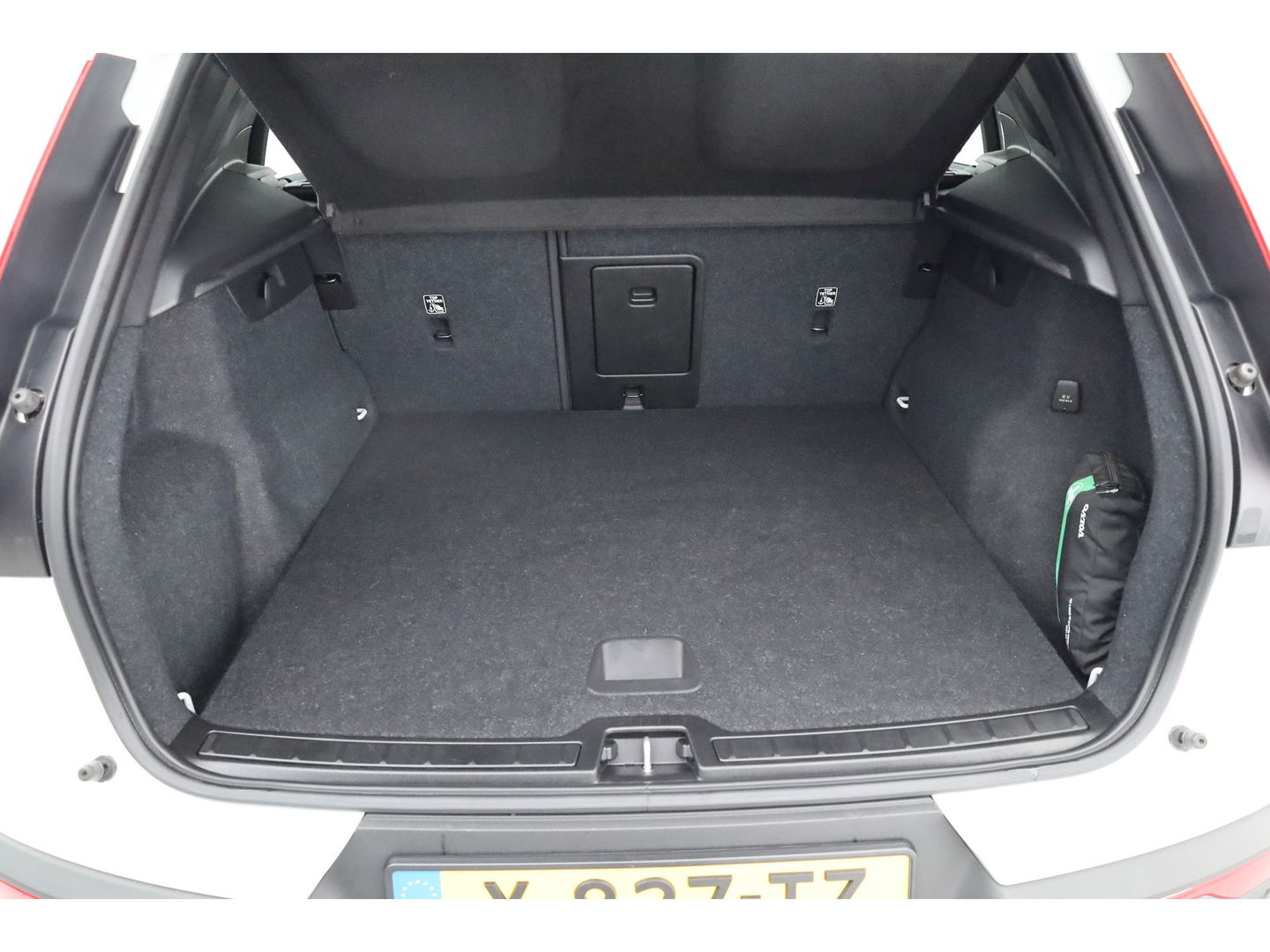 Volvo XC40 1.5 T5 Plug-in hybrid Ultimate Dark | 262 PK | Pano-dak | Leer | 20 inch | H&K Audio | Stoel + stuurverw. |