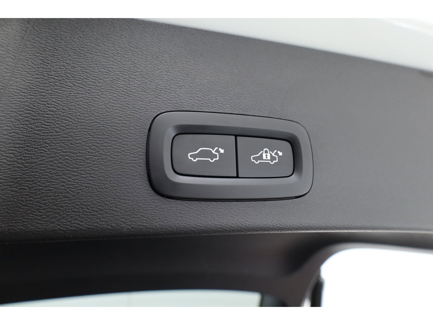 Volvo XC40 1.5 T5 Plug-in hybrid Ultimate Dark | 262 PK | Pano-dak | Leer | 20 inch | H&K Audio | Stoel + stuurverw. |