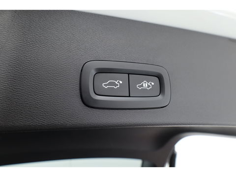 Volvo XC40 1.5 T5 Plug-in hybrid Ultimate Dark | 262 PK | Pano-dak | Leer | 20 inch | H&K Audio | Stoel + stuurverw. |