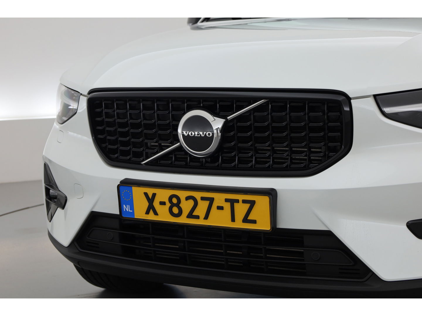 Volvo XC40 1.5 T5 Plug-in hybrid Ultimate Dark | 262 PK | Pano-dak | Leer | 20 inch | H&K Audio | Stoel + stuurverw. |
