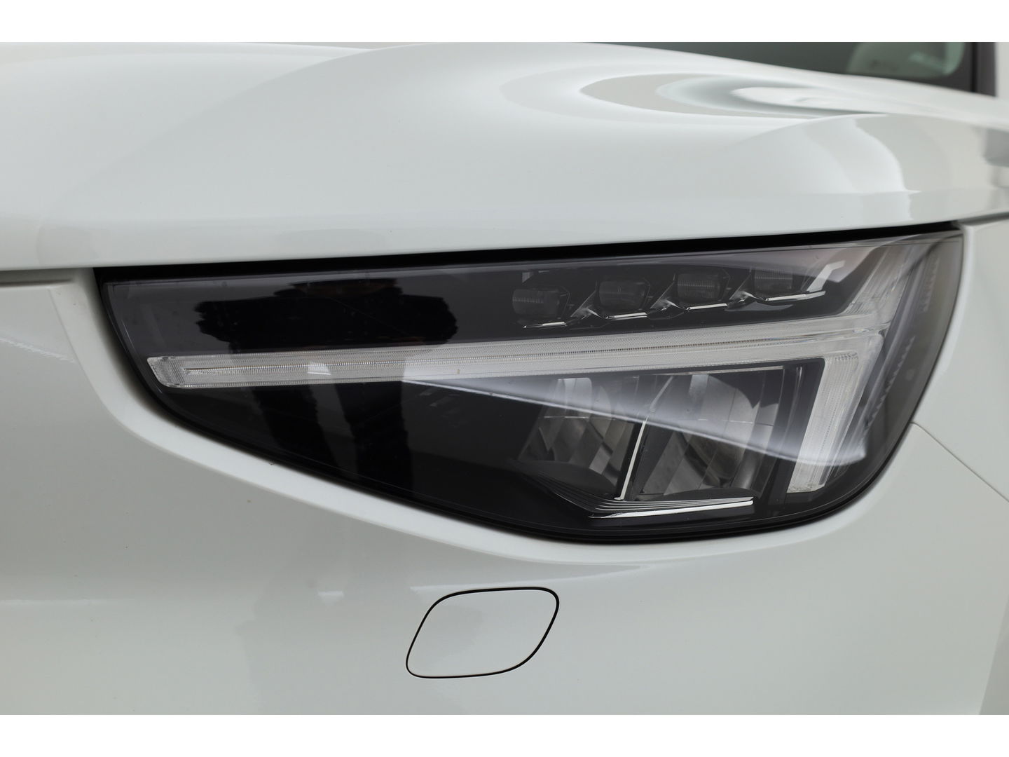 Volvo XC40 1.5 T5 Plug-in hybrid Ultimate Dark | 262 PK | Pano-dak | Leer | 20 inch | H&K Audio | Stoel + stuurverw. |