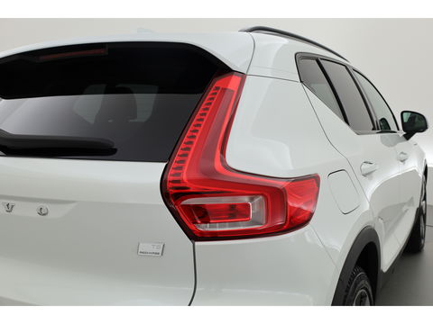 Volvo XC40 1.5 T5 Plug-in hybrid Ultimate Dark | 262 PK | Pano-dak | Leer | 20 inch | H&K Audio | Stoel + stuurverw. |