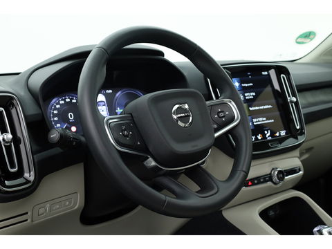 Volvo XC40 1.5 T5 Plug-in hybrid Ultimate Dark | 262 PK | Pano-dak | Leer | 20 inch | H&K Audio | Stoel + stuurverw. |