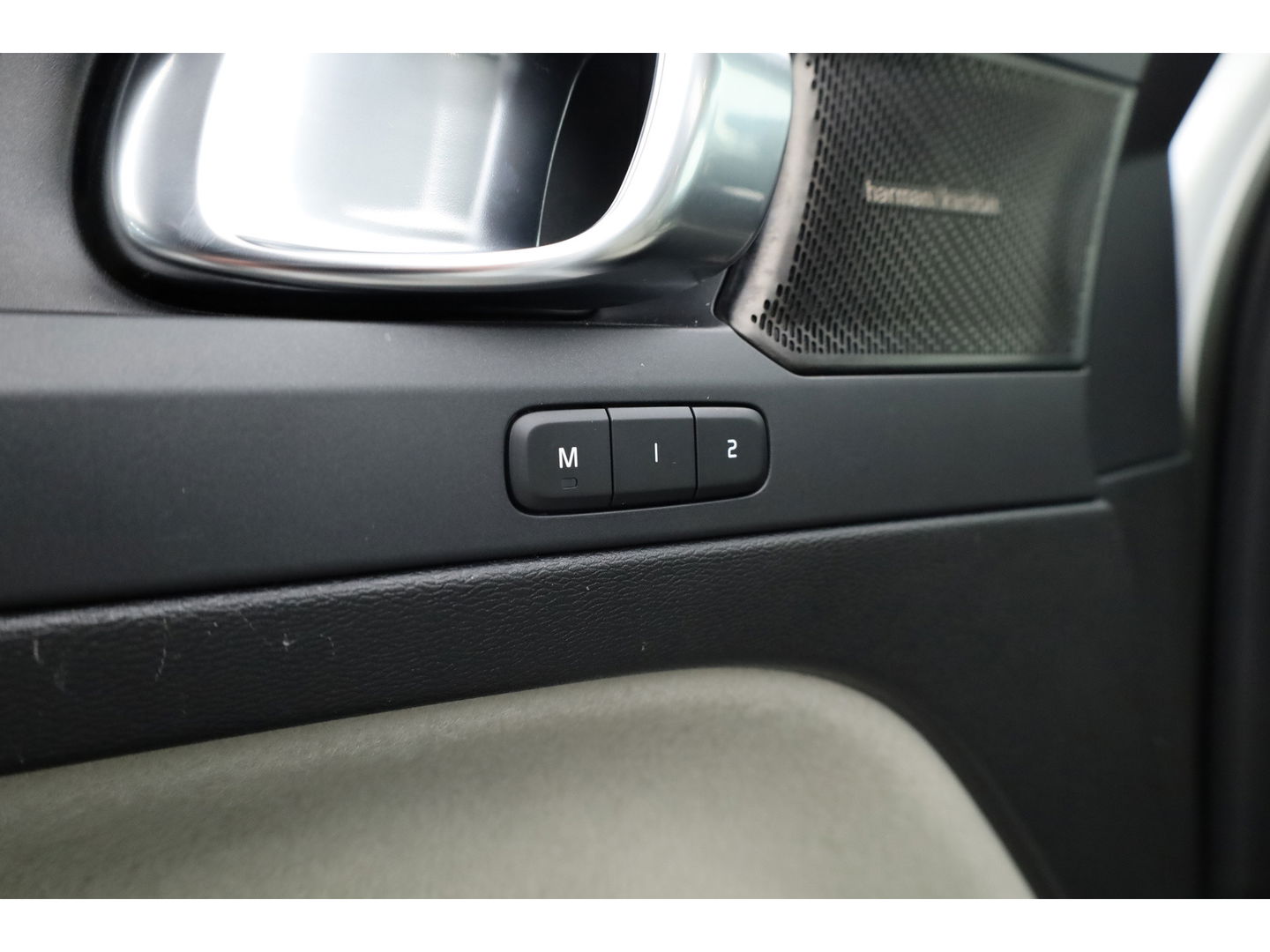 Volvo XC40 1.5 T5 Plug-in hybrid Ultimate Dark | 262 PK | Pano-dak | Leer | 20 inch | H&K Audio | Stoel + stuurverw. |