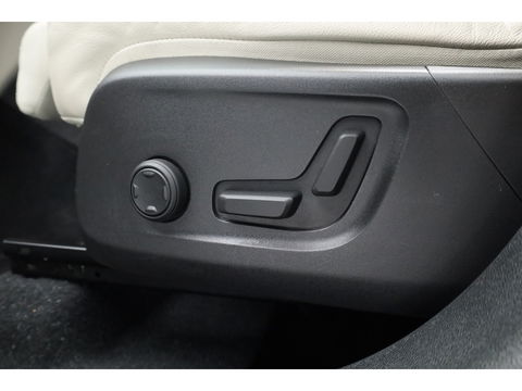 Volvo XC40 1.5 T5 Plug-in hybrid Ultimate Dark | 262 PK | Pano-dak | Leer | 20 inch | H&K Audio | Stoel + stuurverw. |