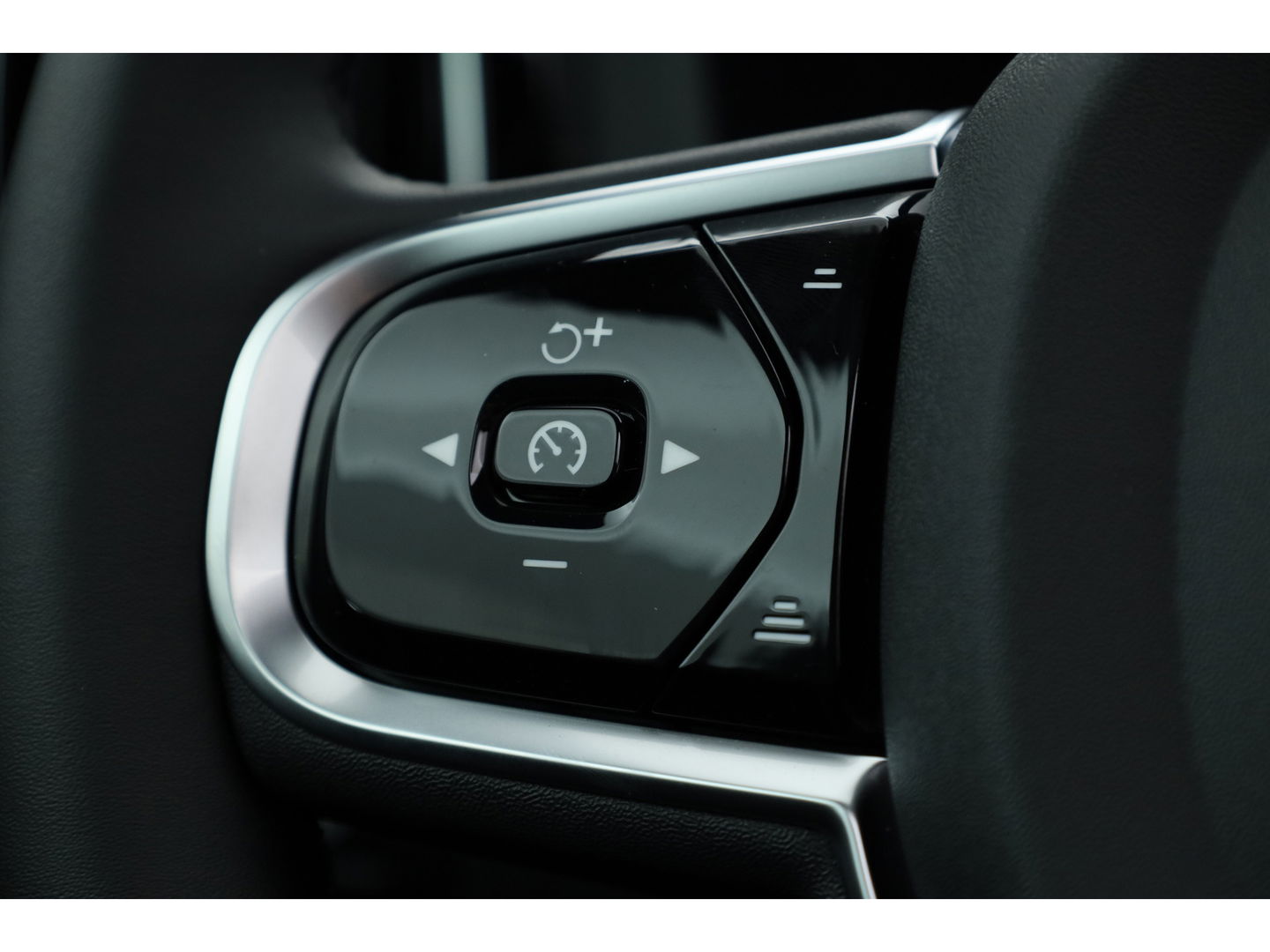 Volvo XC60 2.0 T6 Plug-in hybrid AWD Ultra Black Edition | Facelift | Pano | HUD | 360cam | Harman Kardon | Memory seats | Pilot Assist |