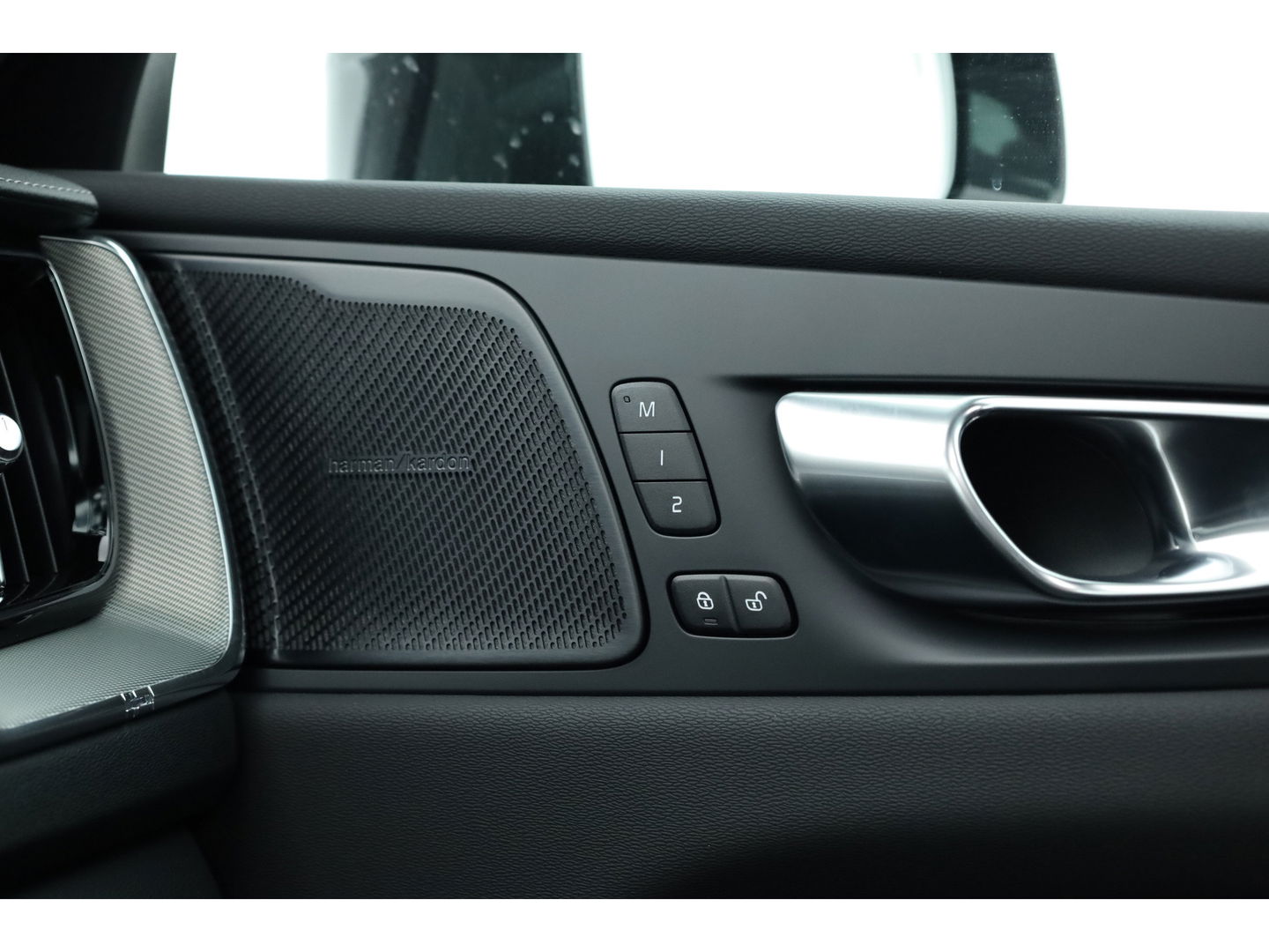 Volvo XC60 2.0 T6 Plug-in hybrid AWD Ultra Black Edition | Facelift | Pano | HUD | 360cam | Harman Kardon | Memory seats | Pilot Assist |