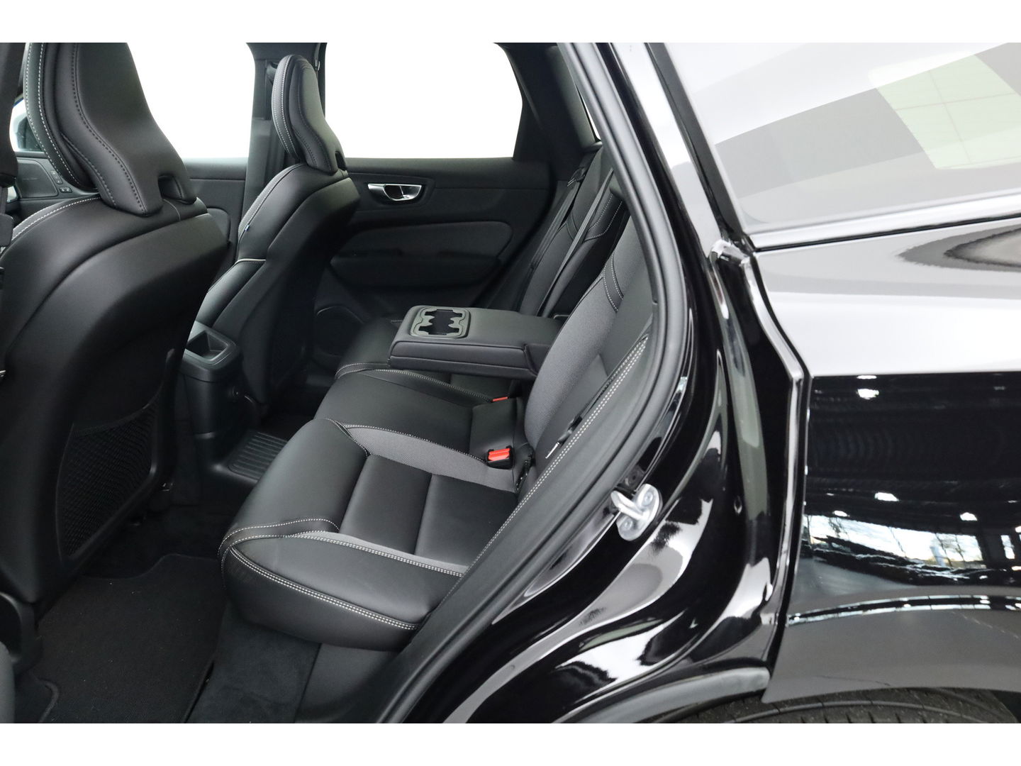 Volvo XC60 2.0 T6 Plug-in hybrid AWD Ultra Black Edition | Facelift | Pano | HUD | 360cam | Harman Kardon | Memory seats | Pilot Assist |