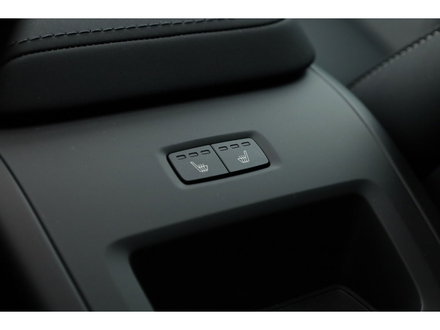 Volvo XC60 2.0 T6 Plug-in hybrid AWD Ultra Black Edition | Facelift | Pano | HUD | 360cam | Harman Kardon | Memory seats | Pilot Assist |