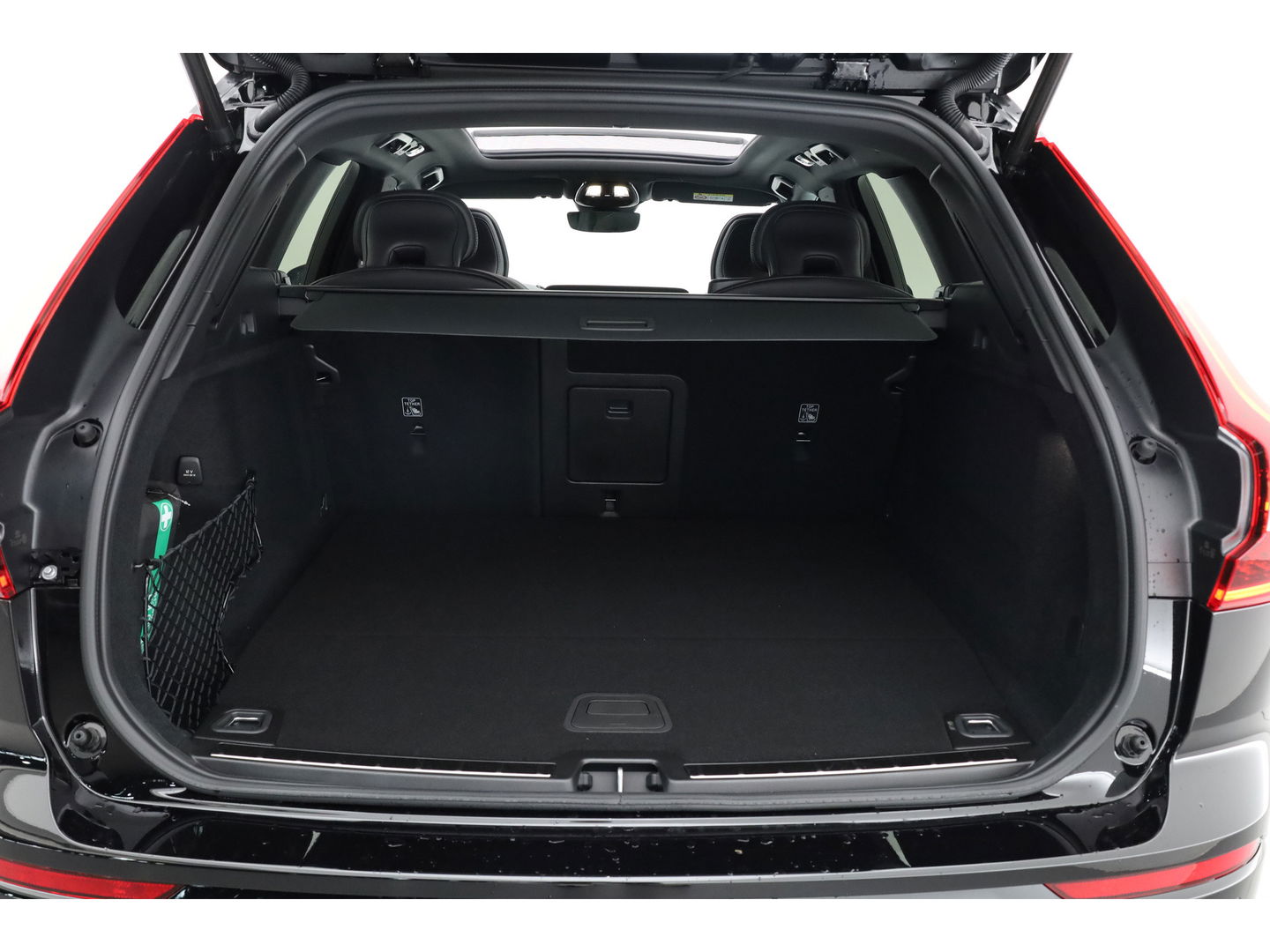 Volvo XC60 2.0 T6 Plug-in hybrid AWD Ultra Black Edition | Facelift | Pano | HUD | 360cam | Harman Kardon | Memory seats | Pilot Assist |