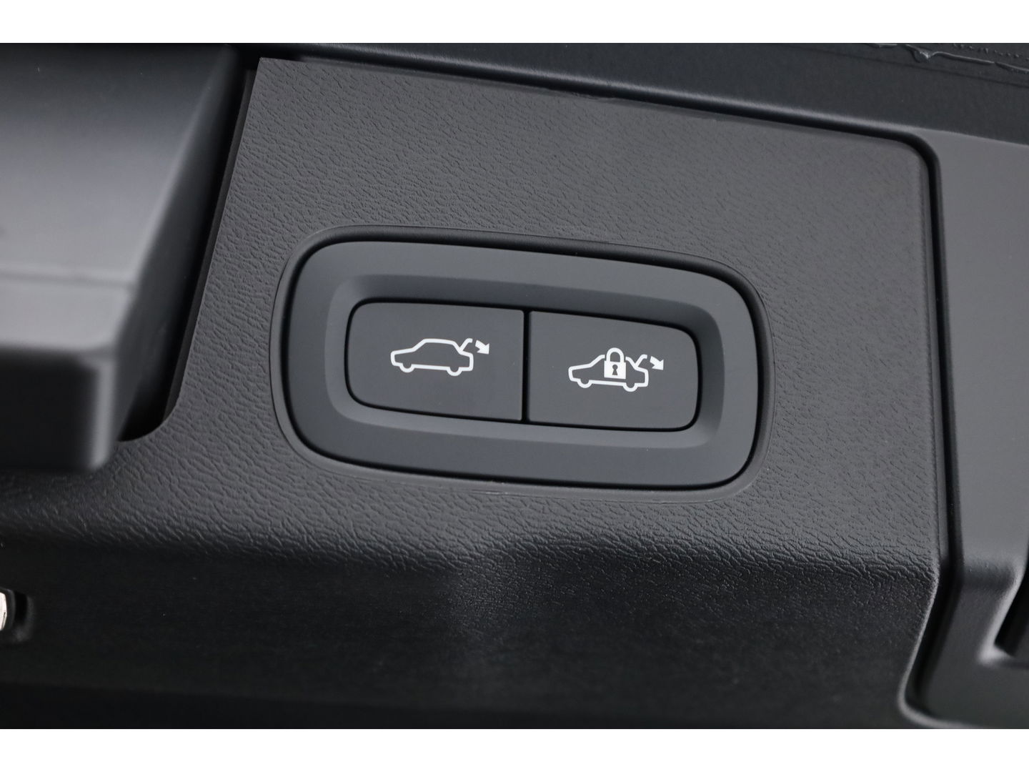 Volvo XC60 2.0 T6 Plug-in hybrid AWD Ultra Black Edition | Facelift | Pano | HUD | 360cam | Harman Kardon | Memory seats | Pilot Assist |