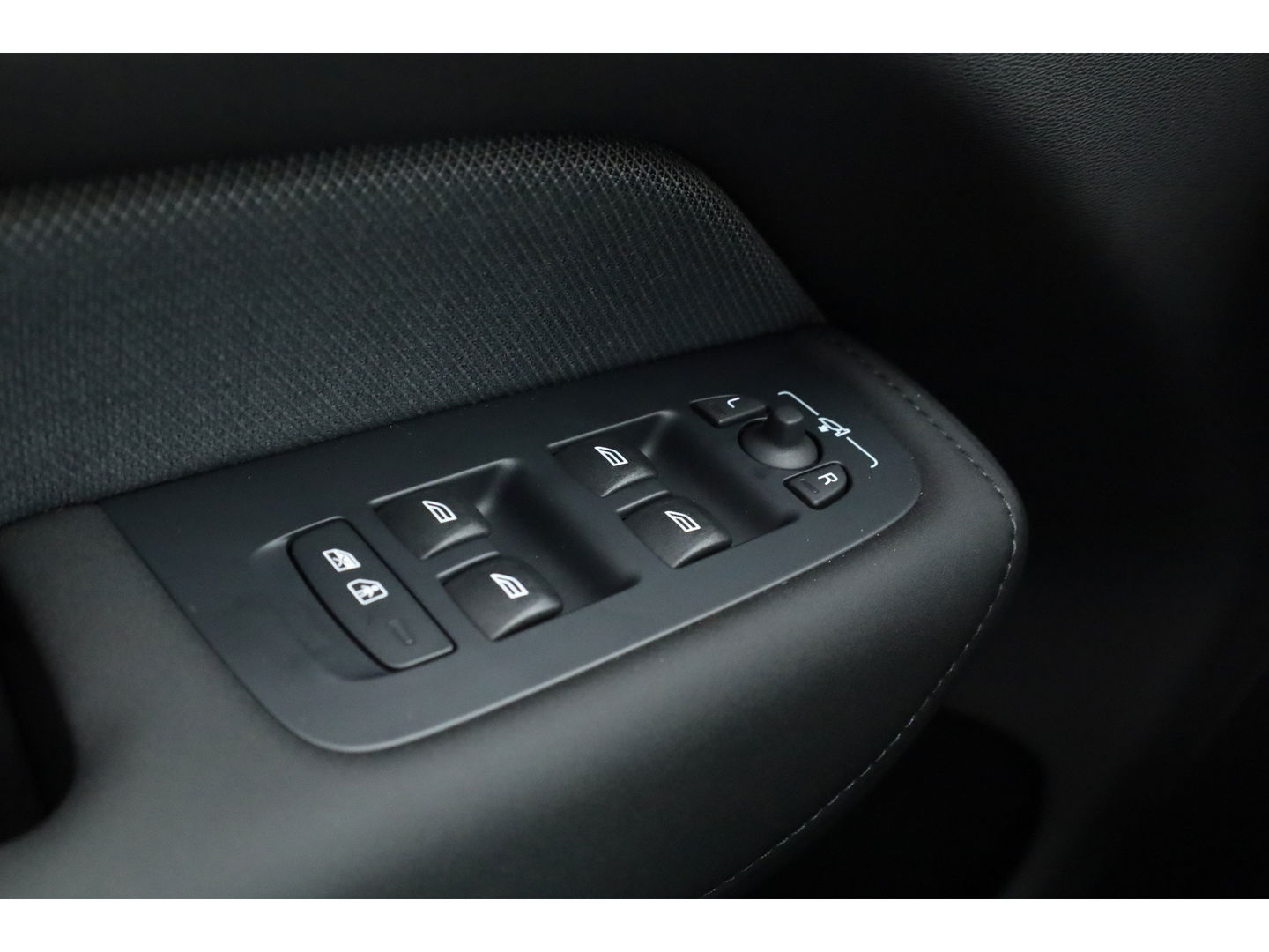 Volvo XC60 2.0 T6 Plug-in hybrid AWD Ultra Black Edition | Facelift | Pano | HUD | 360cam | Harman Kardon | Memory seats | Pilot Assist |