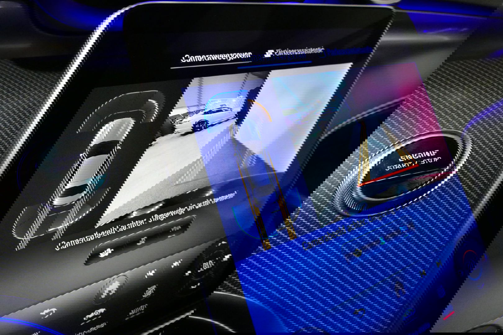 Mercedes-Benz C-Klasse 300 e AMG Line / C63 AMG Diffuser / Panamericana Grille / Panoramadak / Elektr. verstelbare voorstoelen + memory / Digital Laser Light / Ambienteverlichting Plus / Keyless / Apple Carplay - Android Auto / Stoelverwarming / HUD / Stuurwielverwarming / Acht