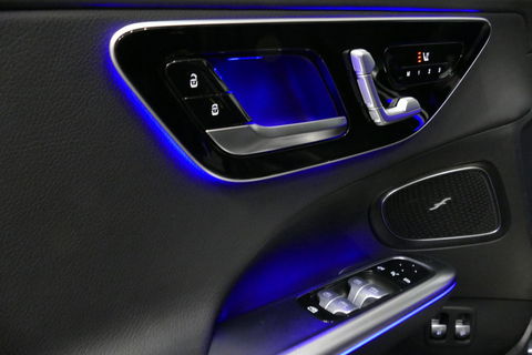 Mercedes-Benz C-Klasse 300 e AMG Line / C63 AMG Diffuser / Panamericana Grille / Panoramadak / Elektr. verstelbare voorstoelen + memory / Digital Laser Light / Ambienteverlichting Plus / Keyless / Apple Carplay - Android Auto / Stoelverwarming / HUD / Stuurwielverwarming / Acht