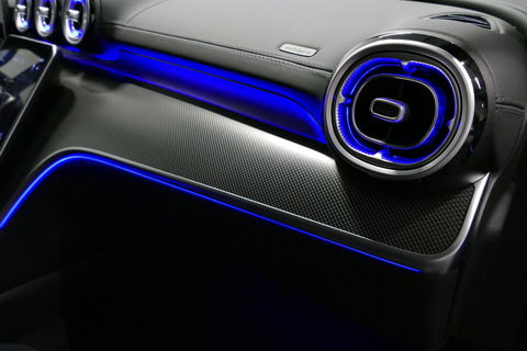 Mercedes-Benz C-Klasse 300 e AMG Line / C63 AMG Diffuser / Panamericana Grille / Panoramadak / Elektr. verstelbare voorstoelen + memory / Digital Laser Light / Ambienteverlichting Plus / Keyless / Apple Carplay - Android Auto / Stoelverwarming / HUD / Stuurwielverwarming / Acht