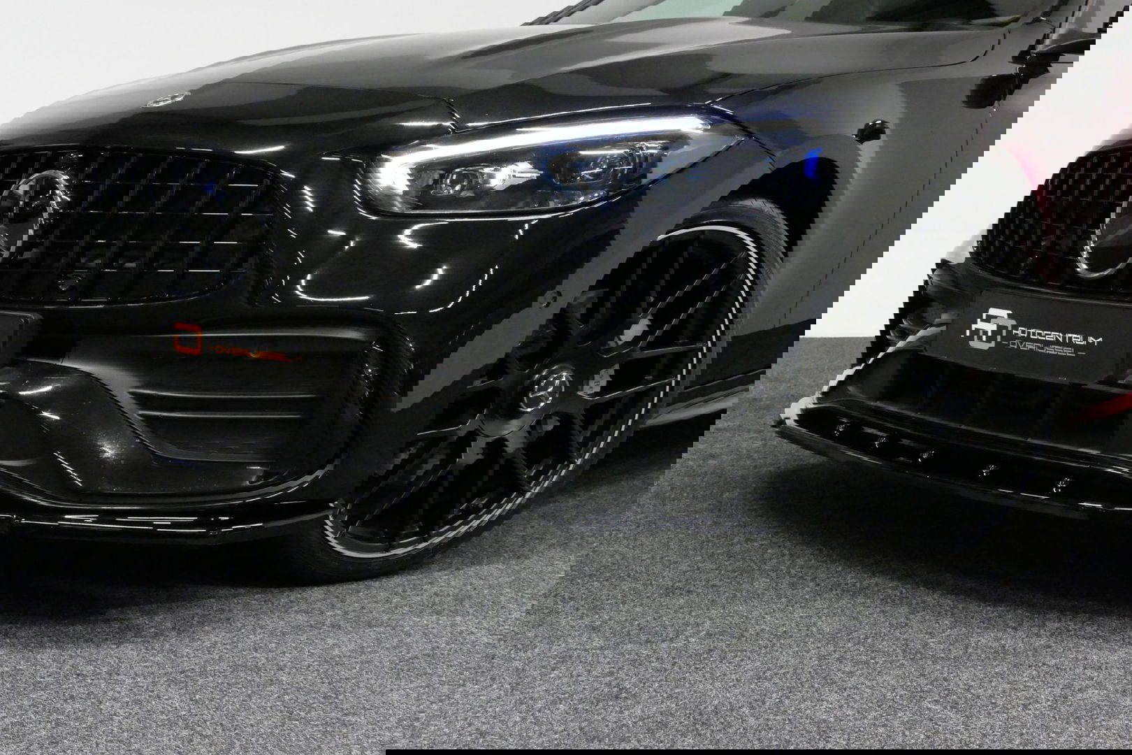 Mercedes-Benz C-Klasse 300 e AMG Line / C63 AMG Diffuser / Panamericana Grille / Panoramadak / Elektr. verstelbare voorstoelen + memory / Digital Laser Light / Ambienteverlichting Plus / Keyless / Apple Carplay - Android Auto / Stoelverwarming / HUD / Stuurwielverwarming / Acht